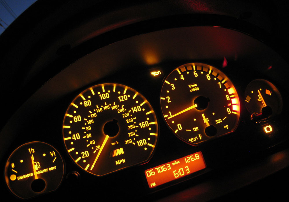 Buzo télex icono del aceite en el tablero todos los días